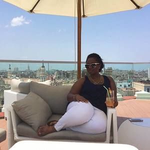 Meet your Posher, Dionne